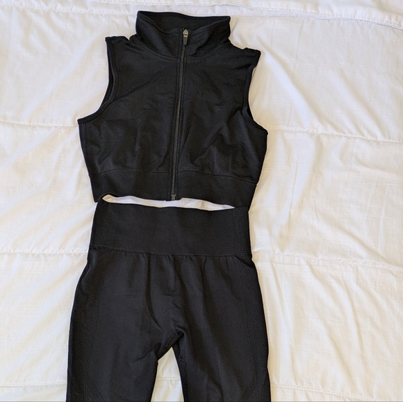 Athletic halter cropped Zip up with freebie!!! - Picture 5 of 9